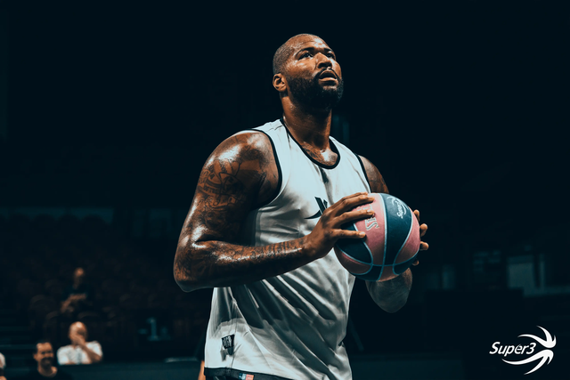 大发娱乐官网-NBA最可怜的天才:短短5年时间,从联盟第一中锋,到无球可打